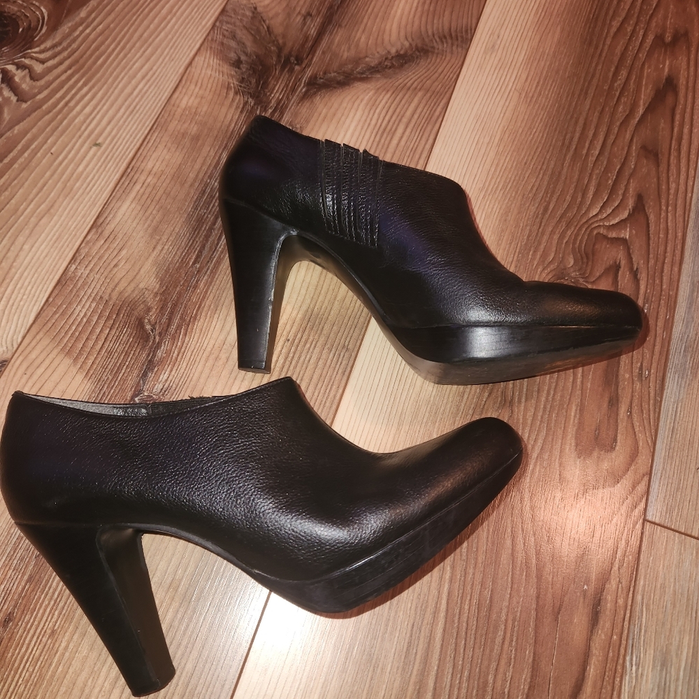 Matisse Booties Size 9